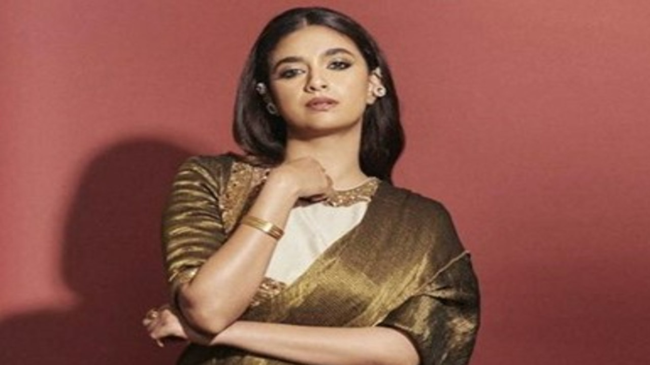 Keerthy Suresh looks ethereal in bronze saree