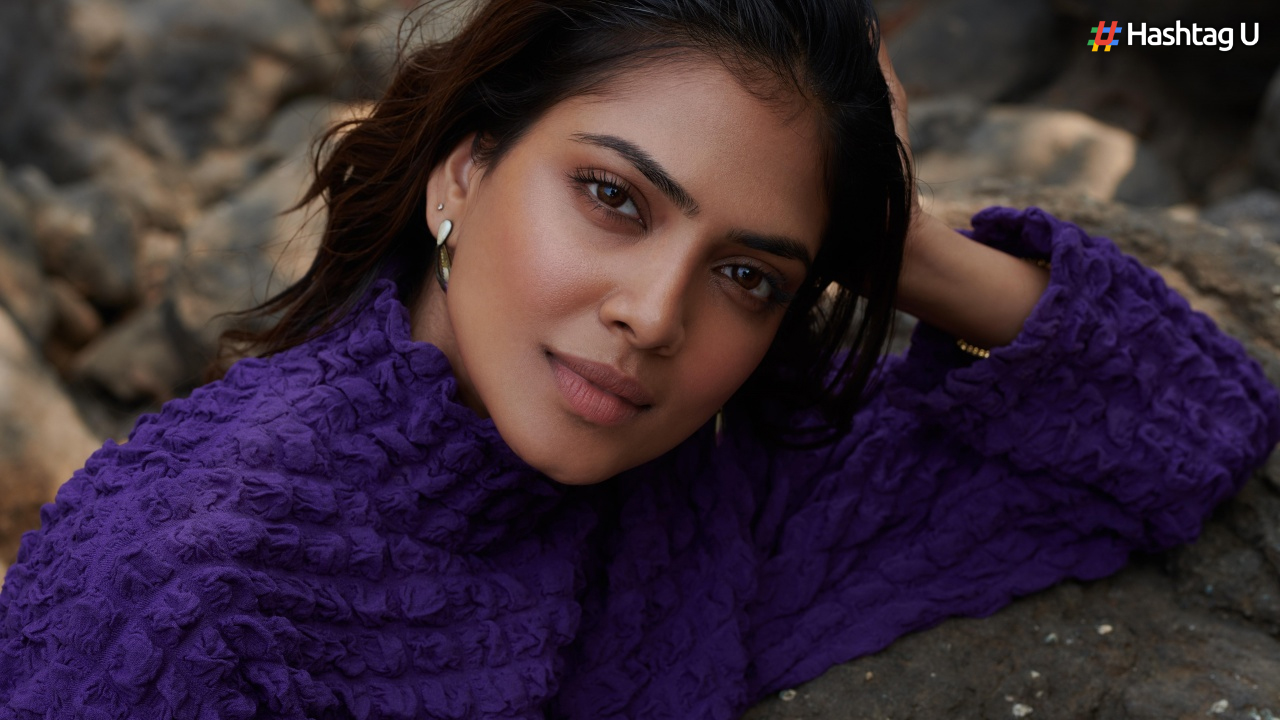 Actress Malavika Mohanan Mesmerizes Fans with Regal Tissue Saree Photoshoot