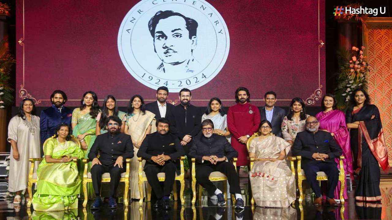 ANR National Award Ceremony: Amitabh Bachchan Honors Chiranjeevi